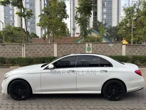 Mercedes-Benz E220 2016 White