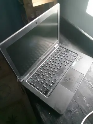 Laptop Dell Latitude E7240 8GB Intel Core i5 SSD 256GB