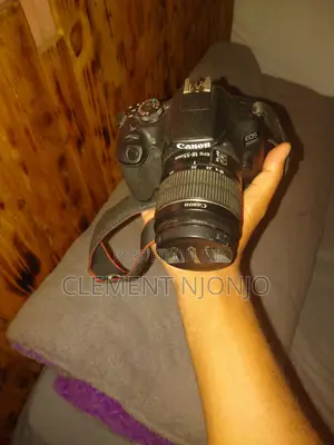 Camera Canon 2000D