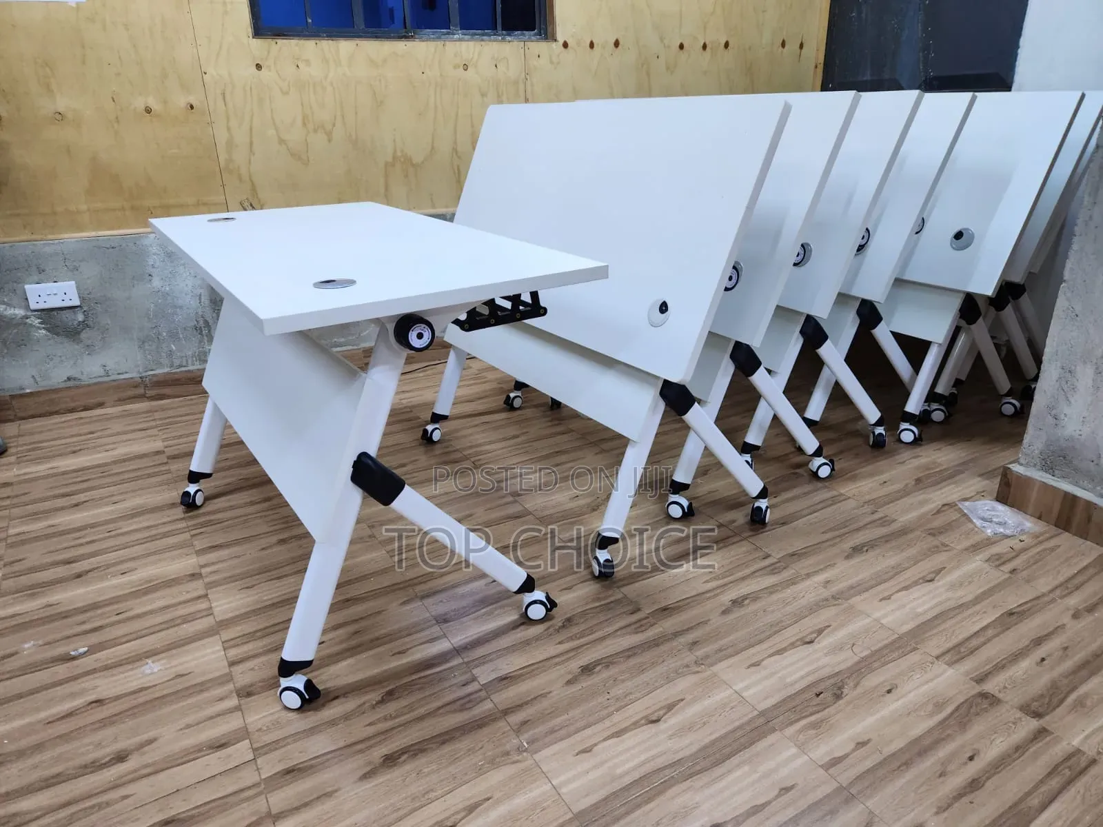 Mobile Flip-Flop Training Table