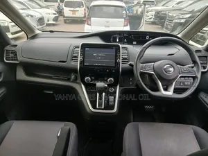 Nissan Serena 2018 Maroon