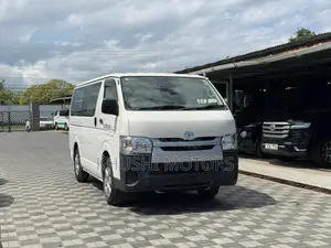 Toyota HiAce 2018 White
