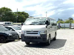Toyota HiAce 2018 White