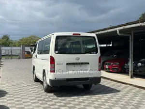 Toyota HiAce 2018 White