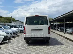 Toyota HiAce 2018 White