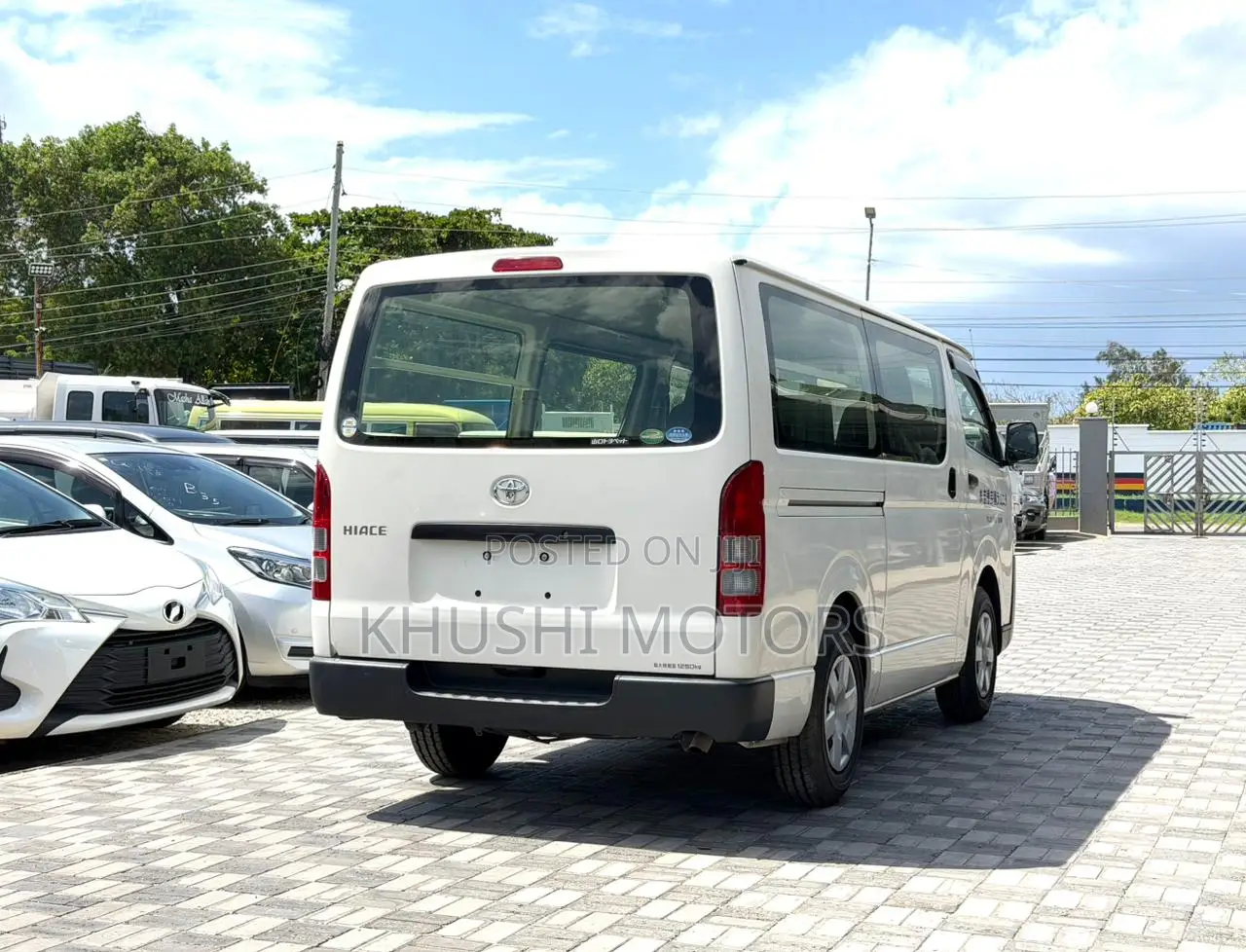 Toyota HiAce 2018 White