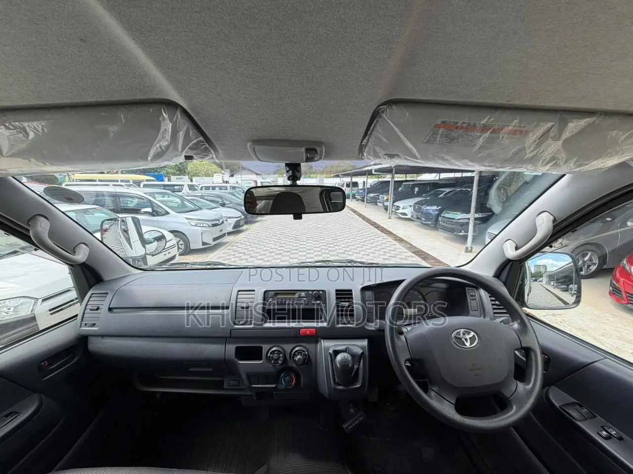 Toyota HiAce 2018 White
