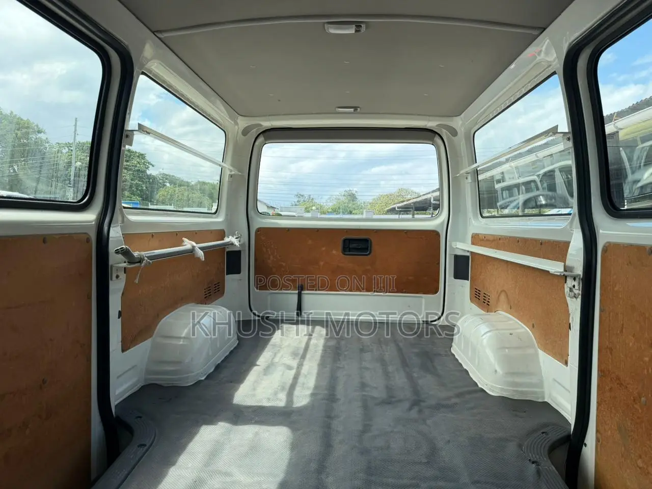 Toyota HiAce 2018 White