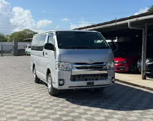 Toyota HiAce 2018 Silver