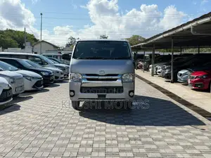 Toyota HiAce 2018 Silver