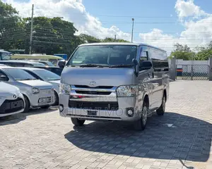 Toyota HiAce 2018 Silver