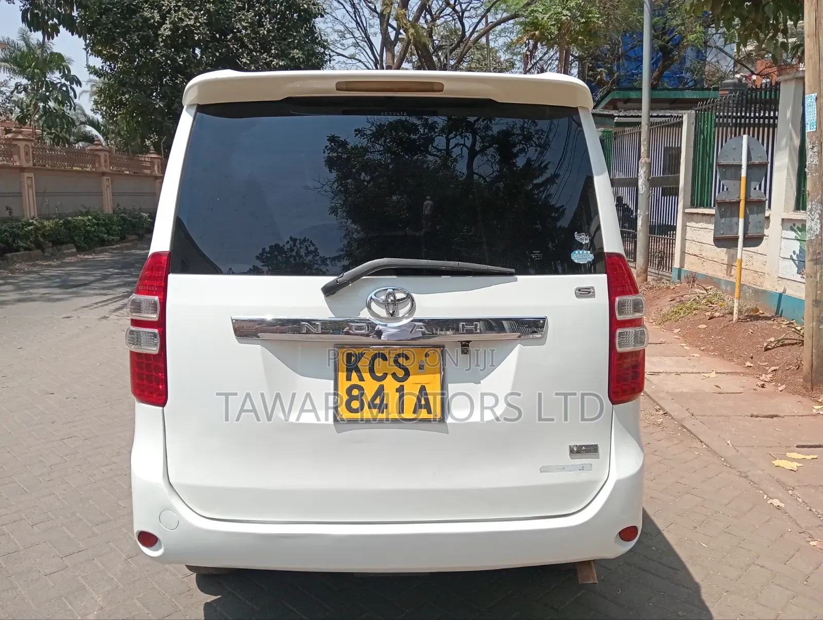 Toyota Noah 2012 White