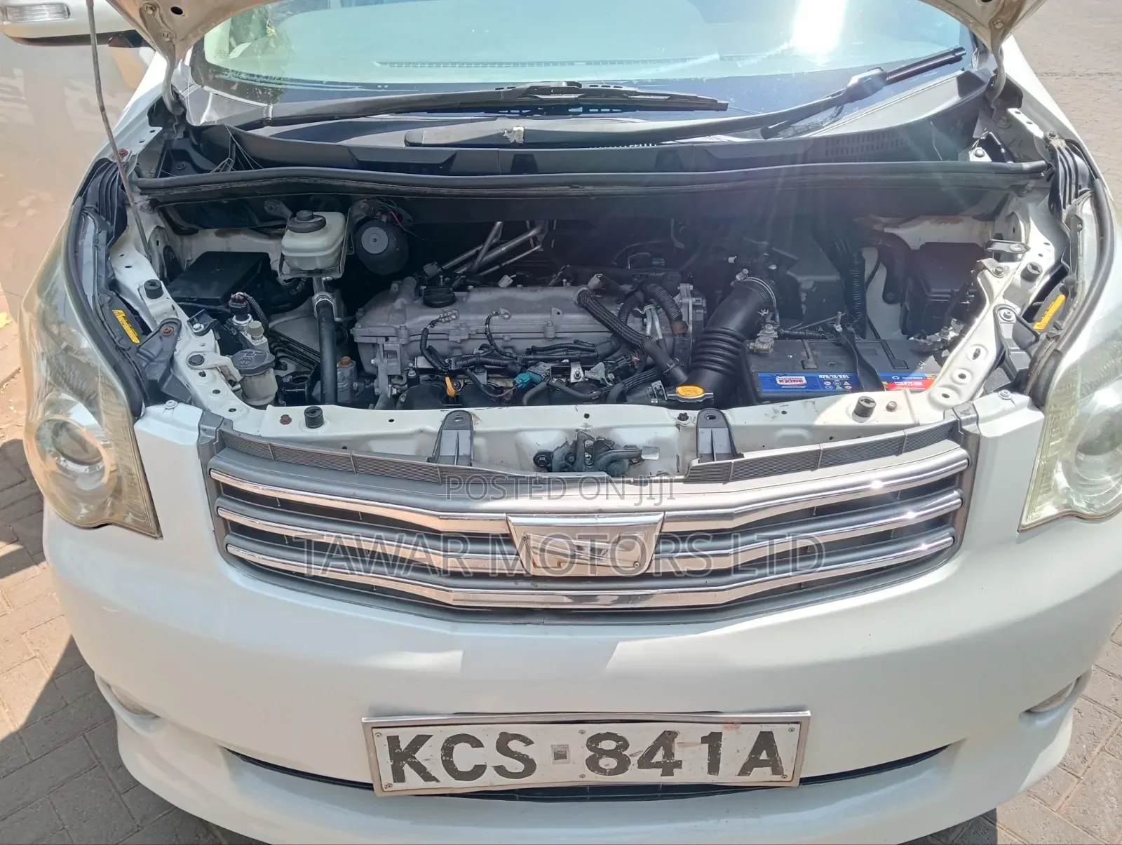 Toyota Noah 2012 White