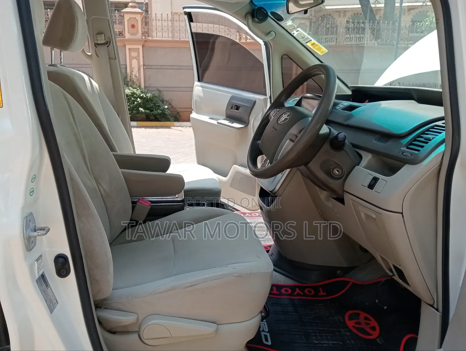 Toyota Noah 2012 White