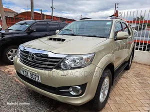 Toyota Fortuner 2014 Gold
