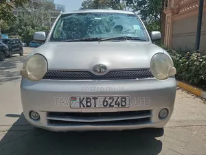 Toyota Sienta 2006 Silver