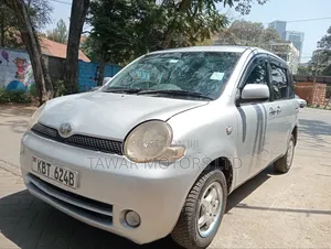 Toyota Sienta 2006 Silver