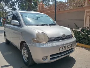 Toyota Sienta 2006 Silver