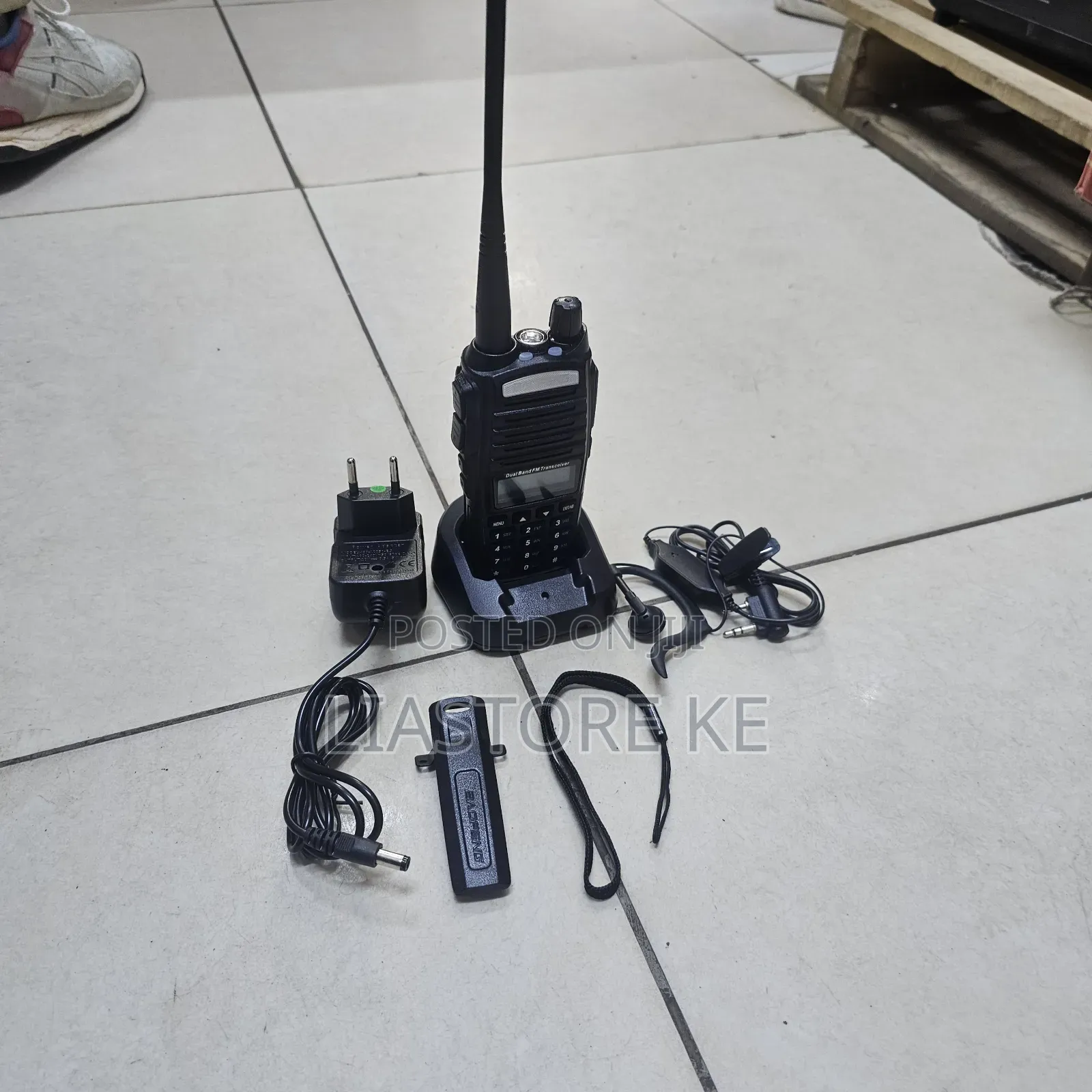 Rechargeable Baofeng UV-82 Walkie Talkie With Earpiece Dock