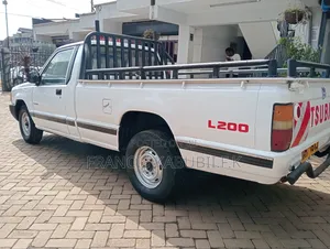Mitsubishi L200 1966 Black
