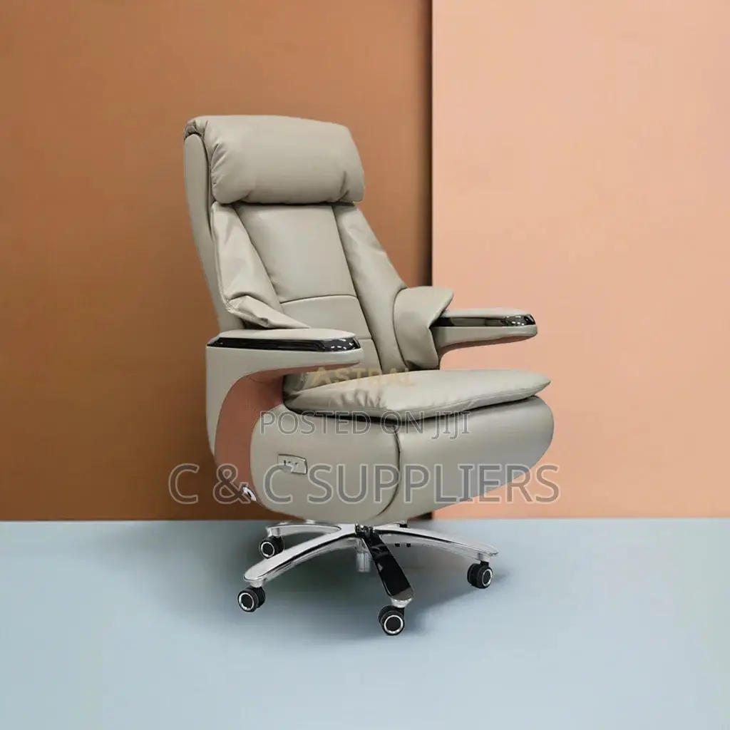Leather Director's Swivel Boss Seat.