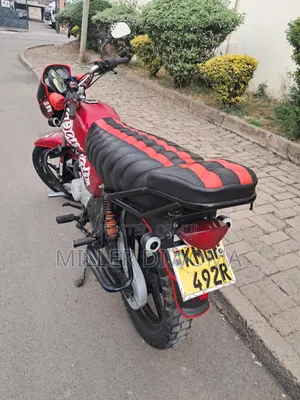 Bajaj Boxer 125 2025 Red