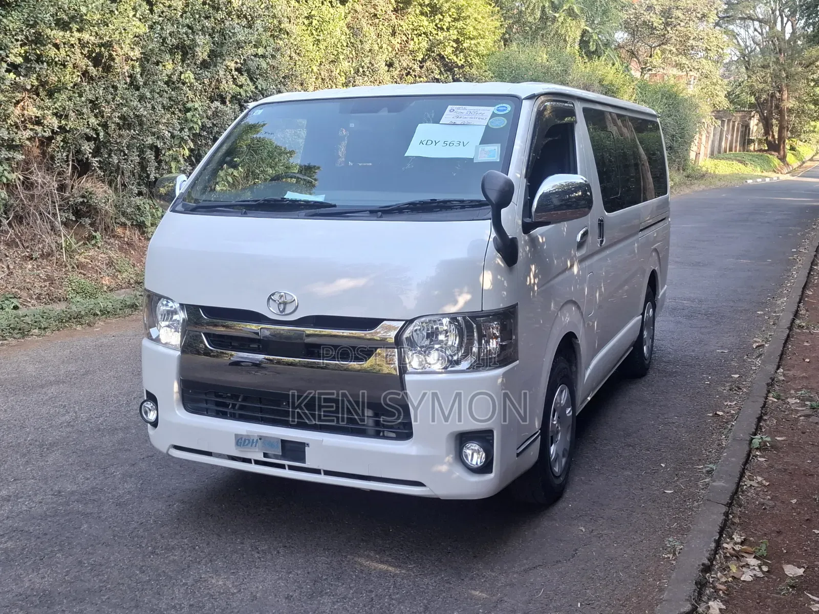 Toyota HiAce 2019 White