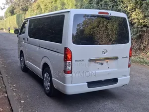 Toyota HiAce 2019 White