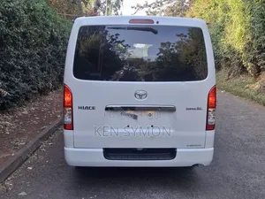 Toyota HiAce 2019 White
