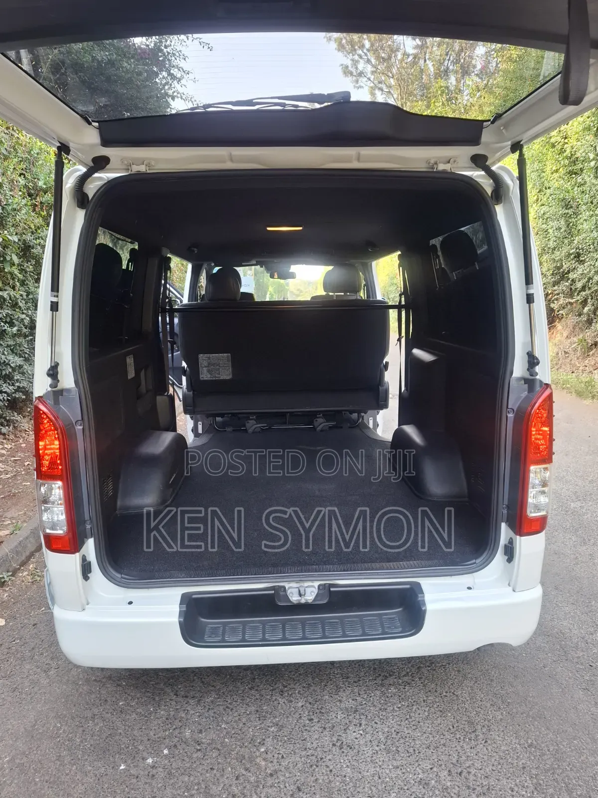 Toyota HiAce 2019 White