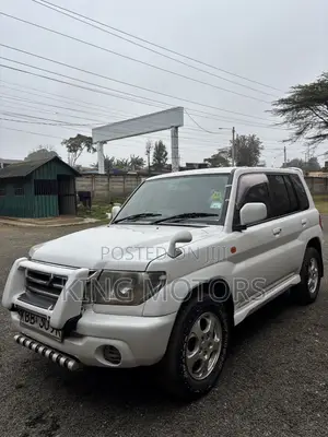 Mitsubishi Pajero 2002 White