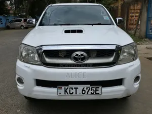 Toyota Hilux 2012 White