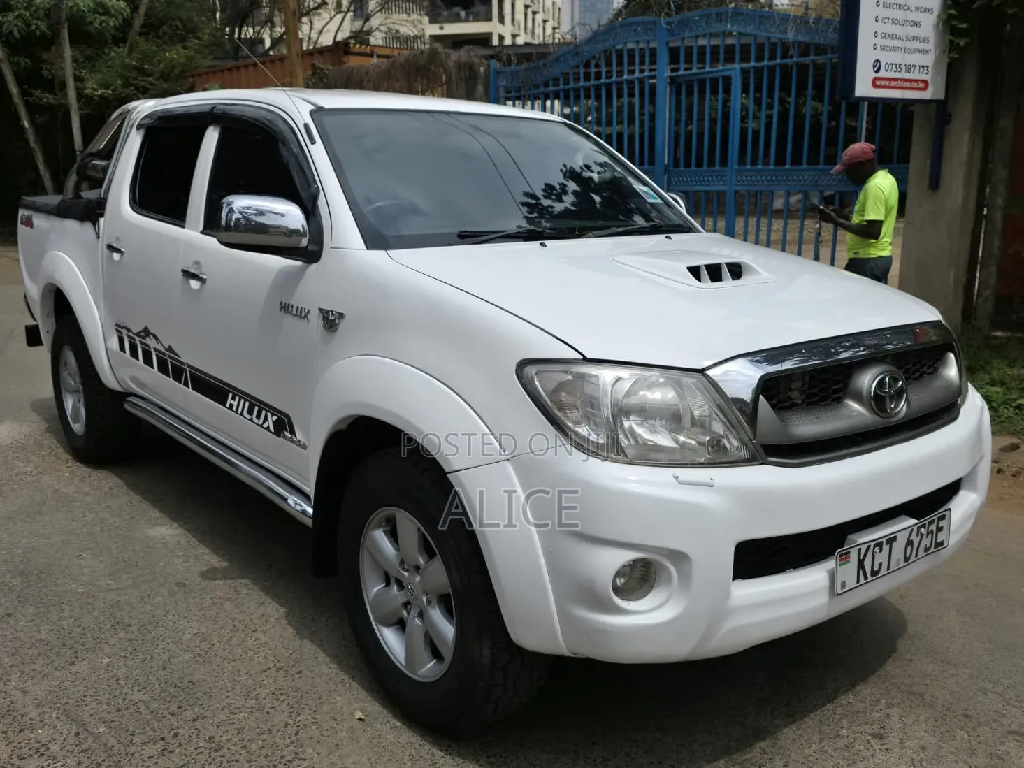 Toyota Hilux 2012 White