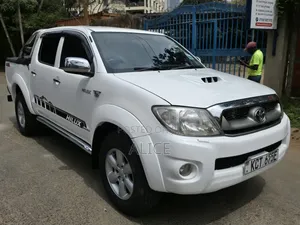 Toyota Hilux 2012 White