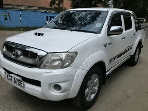 Toyota Hilux 2012 White