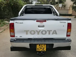 Toyota Hilux 2012 White