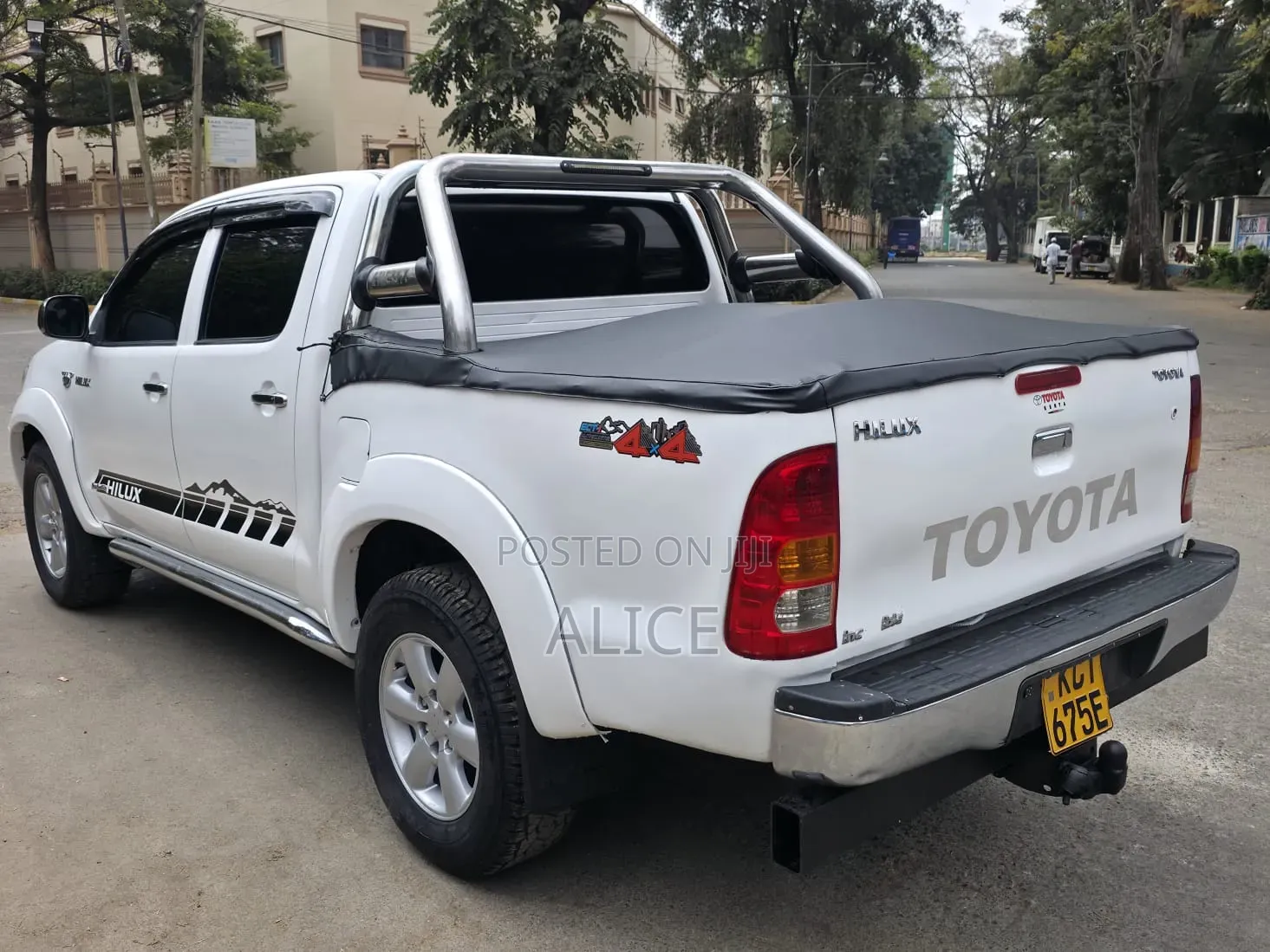 Toyota Hilux 2012 White