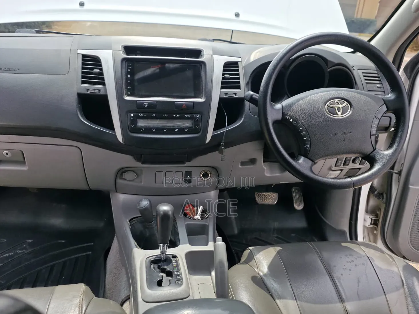 Toyota Hilux 2012 White