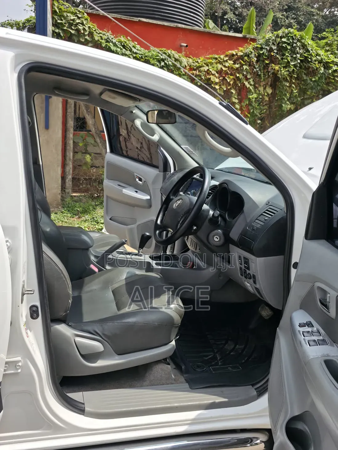 Toyota Hilux 2012 White