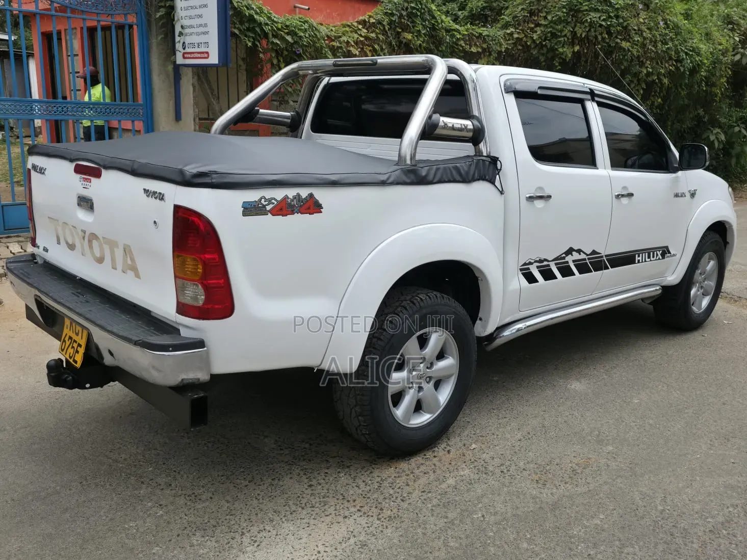 Toyota Hilux 2012 White