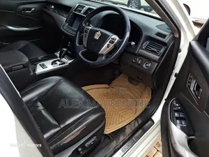 Toyota Crown 2010 White
