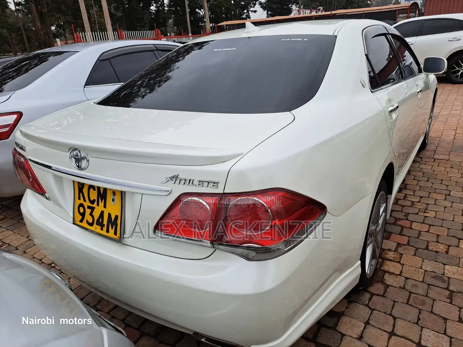 Toyota Crown 2010 White