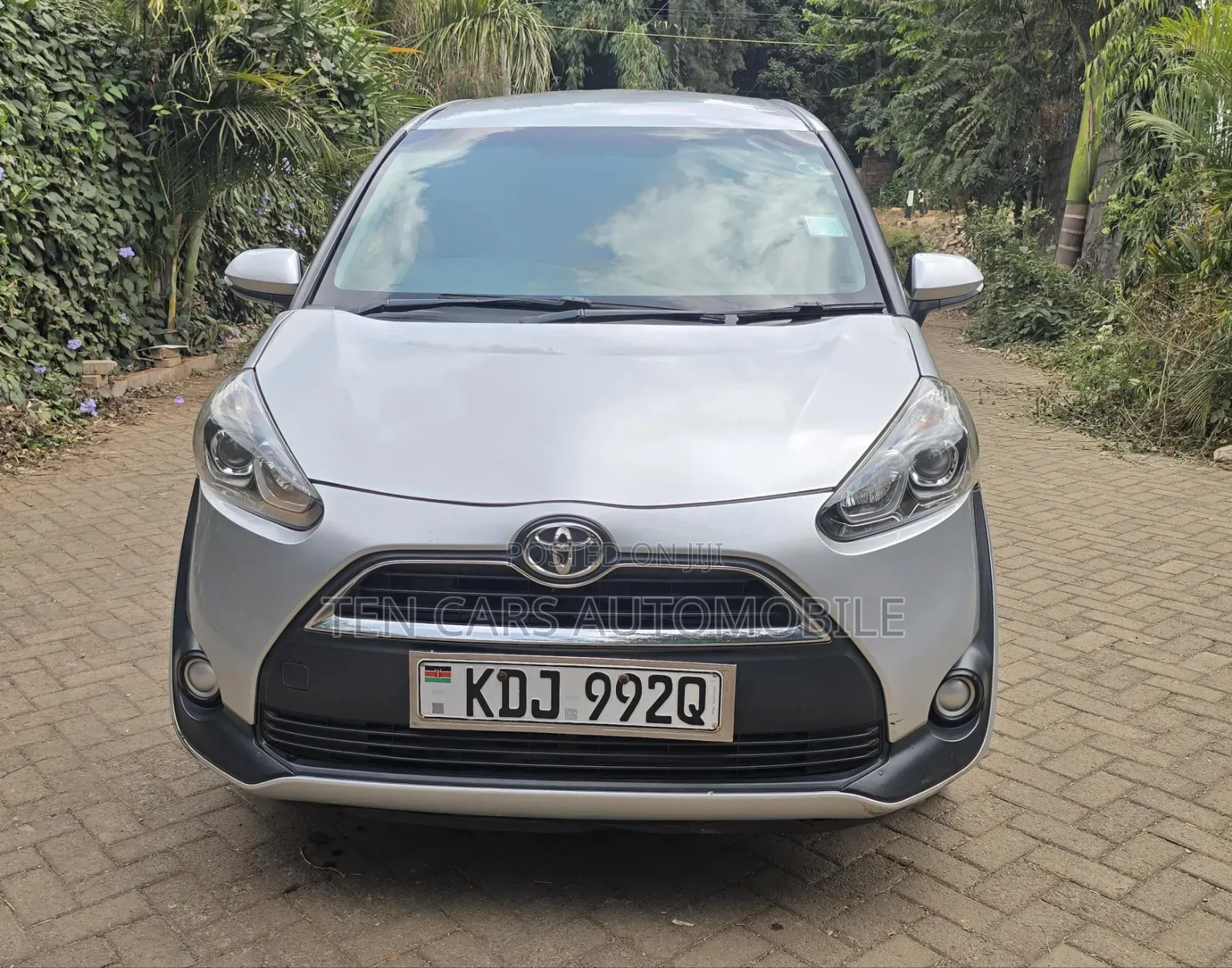 Toyota Sienta 2016 Silver