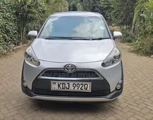 Toyota Sienta 2016 Silver