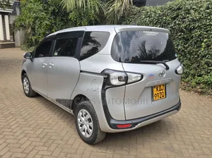 Toyota Sienta 2016 Silver