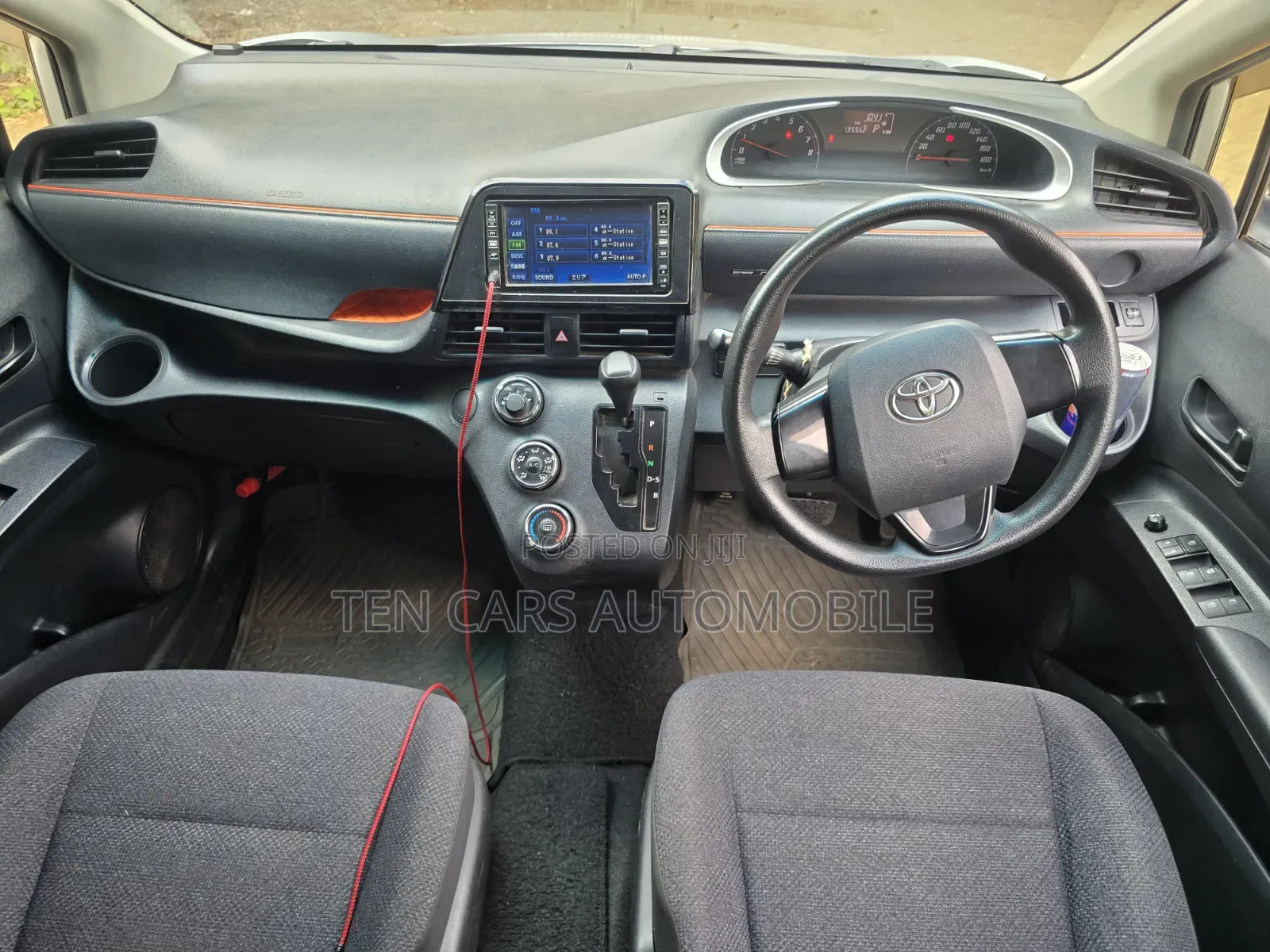 Toyota Sienta 2016 Silver