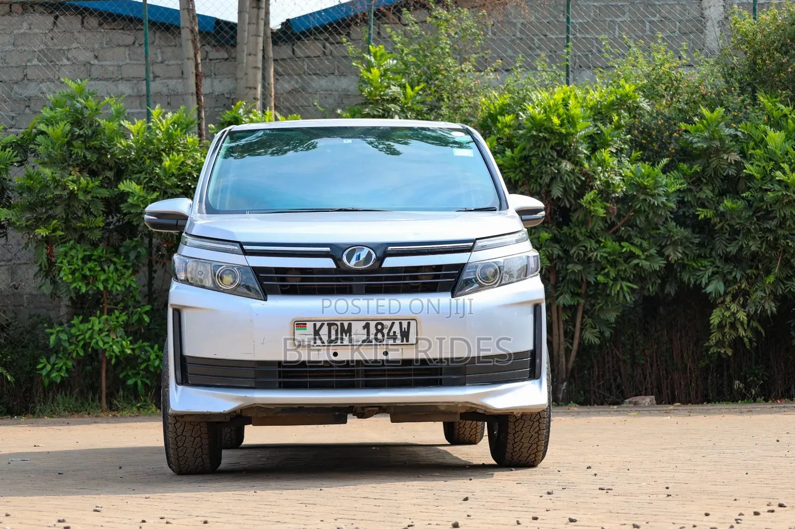 Toyota Voxy 2016 Silver