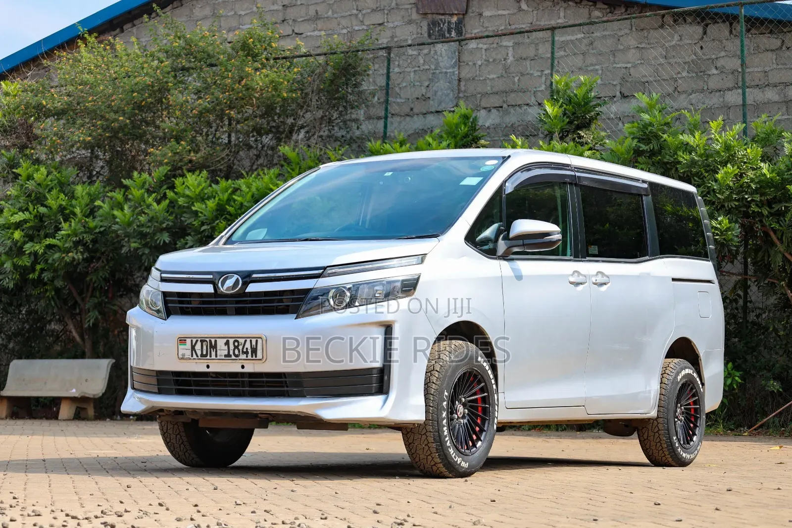 Toyota Voxy 2016 Silver