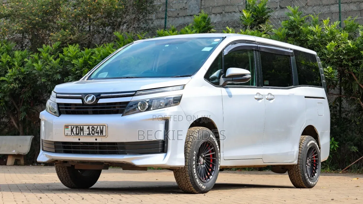 Toyota Voxy 2016 Silver