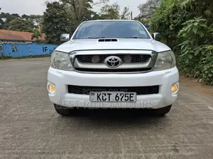 Toyota Hilux 3.0 D-4D 4x4 2013 White